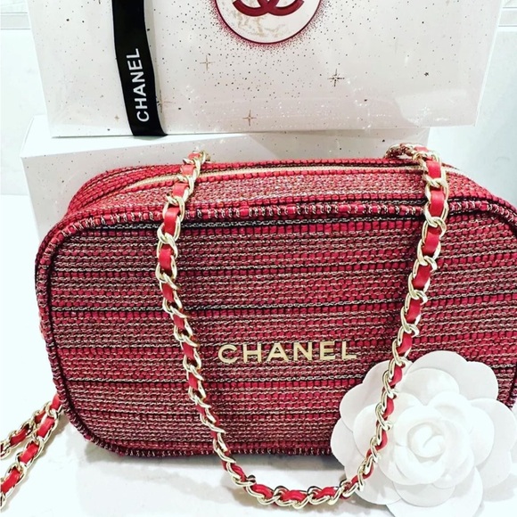 Chanel Holiday Pouch - Picture 3 of 5